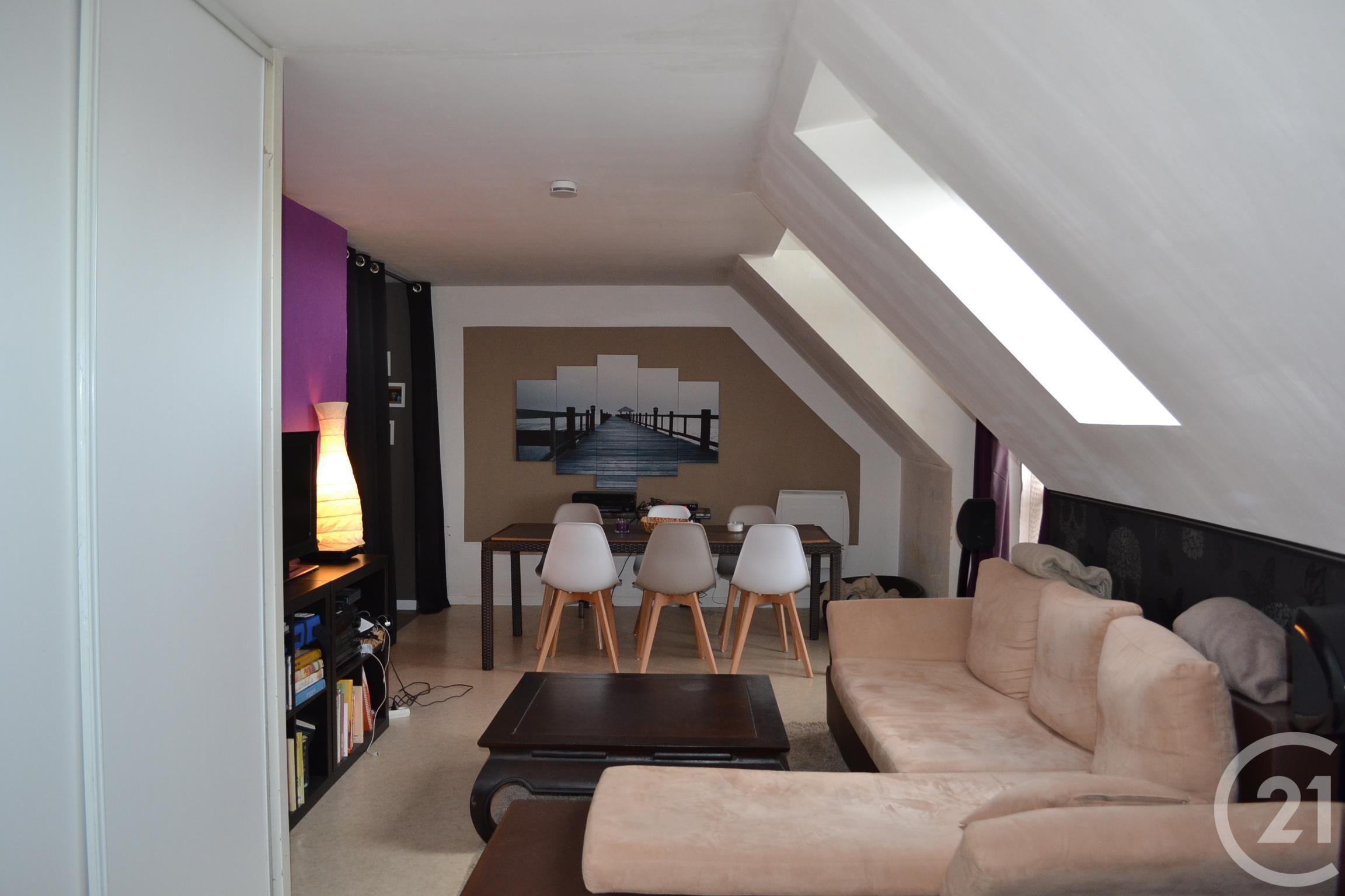 Appartement à louer - 2 pièces - 49 m2 - CREPY EN VALOIS - 60 - PICARDIE
