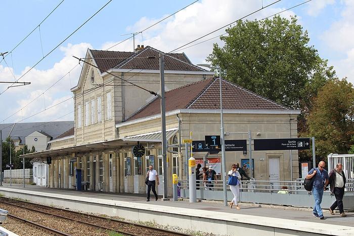 CREPY-EN-VALOIS - Immobilier - CENTURY 21 Vandôme Immobilier - Gare de Crépy-en-Valois