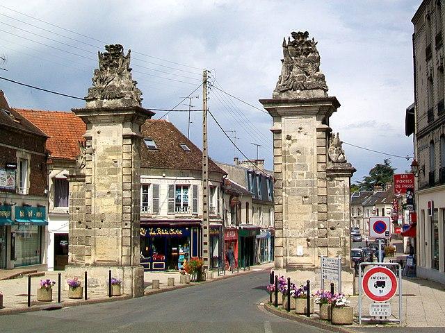 Crépy-en-Valois - Immobilier - CENTURY 21 Vandôme Immobilier - vestiges de la porte de Paris