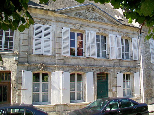 Crépy-en-Valois - Immobilier - CENTURY 21 Vandôme Immobilier - maison_dite_des_Quatre_Saisons,_XIVe_et_XVIIIe_siècle_15_place_Gambetta