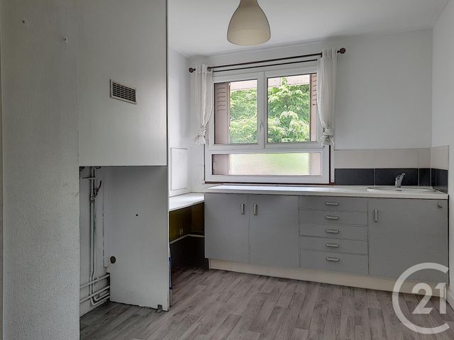 Appartement F4 à vendre - 5 pièces - 89.32 m2 - CREPY EN VALOIS - 60 - PICARDIE - Century 21 Vandôme Immobilier Appartement F4 à vendre - 5 pièces - 89.32 m2 - CREPY EN VALOIS - 60 - PICARDIE - Century 21 Vandôme Immobilier