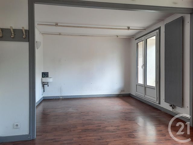 Appartement F4 à vendre - 5 pièces - 89.32 m2 - CREPY EN VALOIS - 60 - PICARDIE - Century 21 Vandôme Immobilier Appartement F4 à vendre - 5 pièces - 89.32 m2 - CREPY EN VALOIS - 60 - PICARDIE - Century 21 Vandôme Immobilier