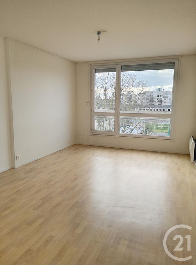 Appartement F3 à louer - 3 pièces - 72.0 m2 - CREPY EN VALOIS - 60 - PICARDIE - Century 21 Vandôme Immobilier Appartement F3 à louer - 3 pièces - 72.0 m2 - CREPY EN VALOIS - 60 - PICARDIE - Century 21 Vandôme Immobilier