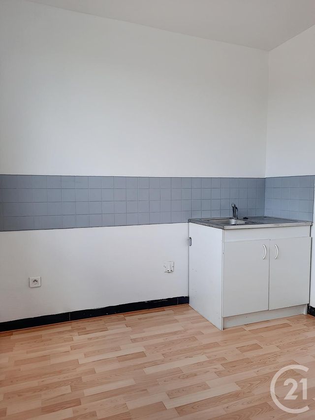 Appartement F2 à louer - 2 pièces - 43.15 m2 - CREPY EN VALOIS - 60 - PICARDIE - Century 21 Vandôme Immobilier Appartement F2 à louer - 2 pièces - 43.15 m2 - CREPY EN VALOIS - 60 - PICARDIE - Century 21 Vandôme Immobilier
