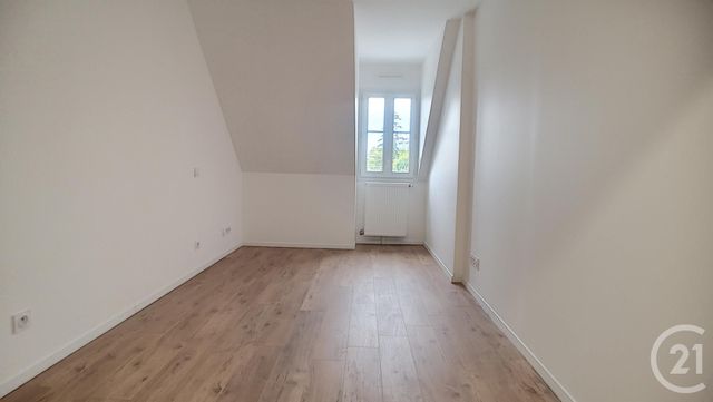 Appartement F5 à louer - 5 pièces - 115.0 m2 - CREPY EN VALOIS - 60 - PICARDIE - Century 21 Vandôme Immobilier Appartement F5 à louer - 5 pièces - 115.0 m2 - CREPY EN VALOIS - 60 - PICARDIE - Century 21 Vandôme Immobilier