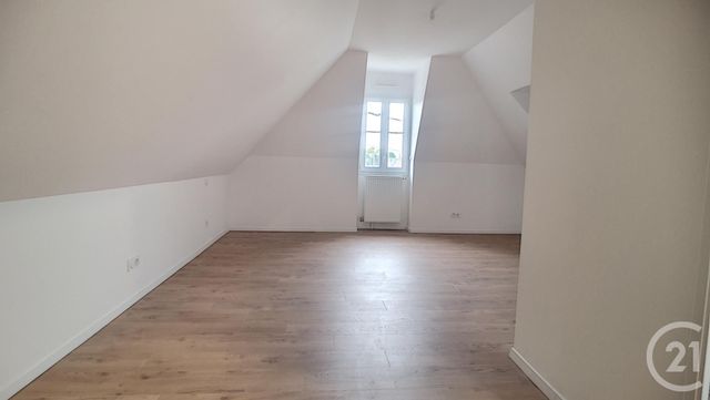 Appartement F5 à louer - 5 pièces - 115.0 m2 - CREPY EN VALOIS - 60 - PICARDIE - Century 21 Vandôme Immobilier Appartement F5 à louer - 5 pièces - 115.0 m2 - CREPY EN VALOIS - 60 - PICARDIE - Century 21 Vandôme Immobilier