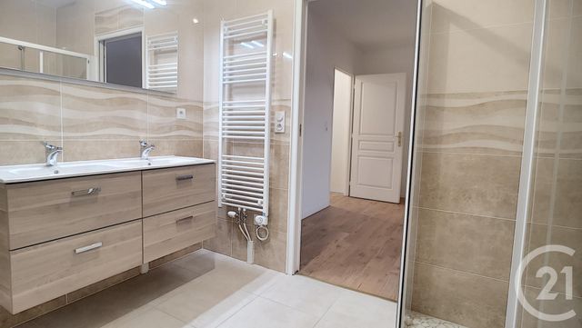Appartement F5 à louer - 5 pièces - 115.0 m2 - CREPY EN VALOIS - 60 - PICARDIE - Century 21 Vandôme Immobilier Appartement F5 à louer - 5 pièces - 115.0 m2 - CREPY EN VALOIS - 60 - PICARDIE - Century 21 Vandôme Immobilier