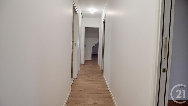 Appartement F5 à louer - 5 pièces - 115.0 m2 - CREPY EN VALOIS - 60 - PICARDIE - Century 21 Vandôme Immobilier Appartement F5 à louer - 5 pièces - 115.0 m2 - CREPY EN VALOIS - 60 - PICARDIE - Century 21 Vandôme Immobilier