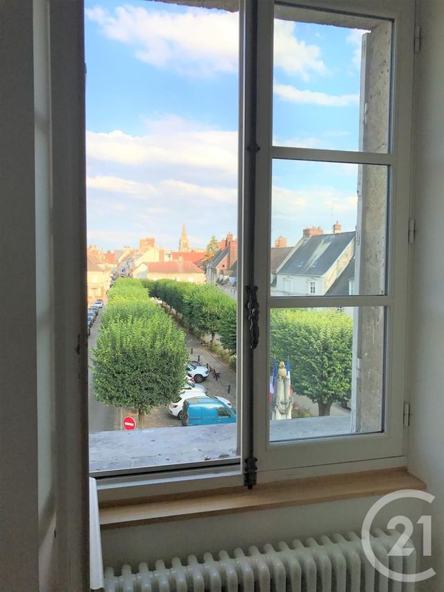Afficher la photo en grand Appartement F4 à louer - 4 pièces - 86.0 m2 - CREPY EN VALOIS - 60 - PICARDIE - Century 21 Vandôme Immobilier