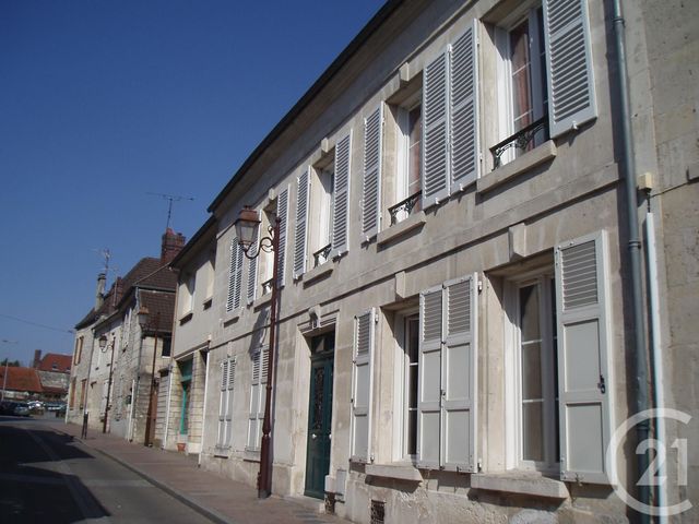 Afficher la photo en grand Appartement F2 à louer - 2 pièces - 45.0 m2 - CREPY EN VALOIS - 60 - PICARDIE - Century 21 Vandôme Immobilier