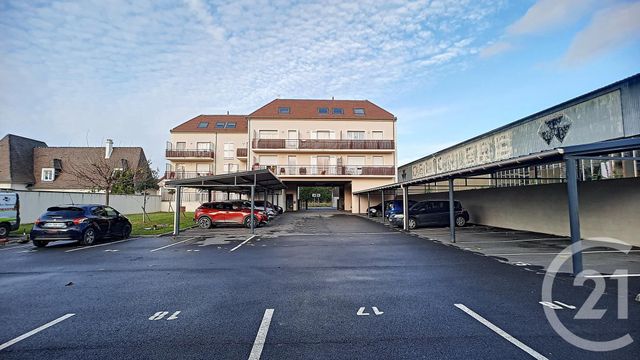 parking à louer - 15.0 m2 - CREPY EN VALOIS - 60 - PICARDIE - Century 21 Vandôme Immobilier