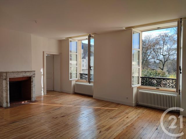 Appartement F5 à louer - 5 pièces - 140.0 m2 - CREPY EN VALOIS - 60 - PICARDIE - Century 21 Vandôme Immobilier