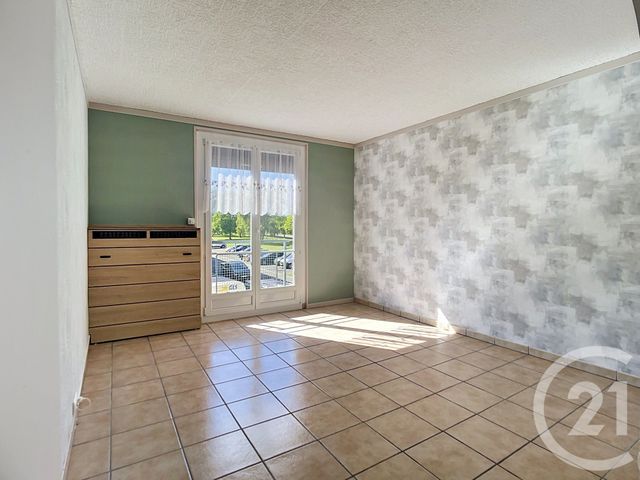 Appartement F3 à vendre - 3 pièces - 52.17 m2 - CREPY EN VALOIS - 60 - PICARDIE - Century 21 Vandôme Immobilier