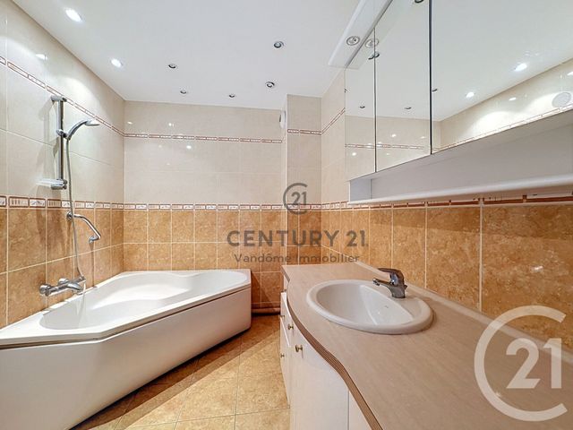 Appartement F3 à vendre - 4 pièces - 106.0 m2 - CREPY EN VALOIS - 60 - PICARDIE - Century 21 Vandôme Immobilier