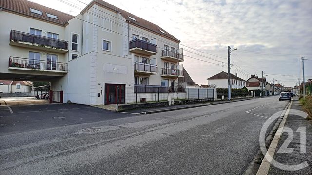 parking à louer - 15.0 m2 - CREPY EN VALOIS - 60 - PICARDIE - Century 21 Vandôme Immobilier