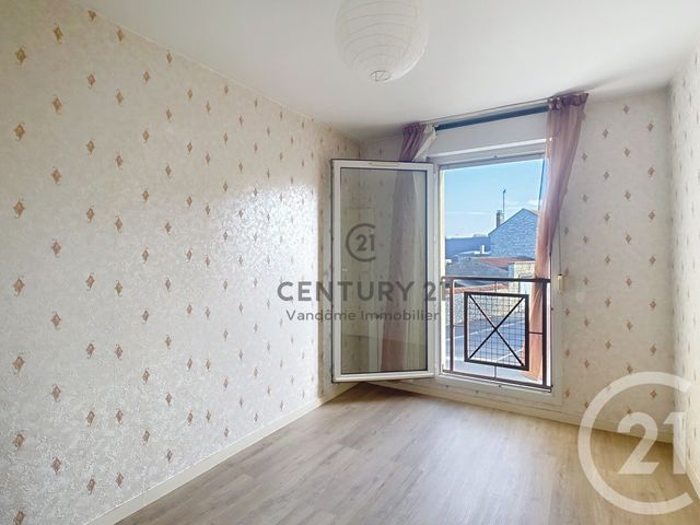 Afficher la photo en grand Appartement F3 à louer - 3 pièces - 70.0 m2 - CREPY EN VALOIS - 60 - PICARDIE - Century 21 Vandôme Immobilier