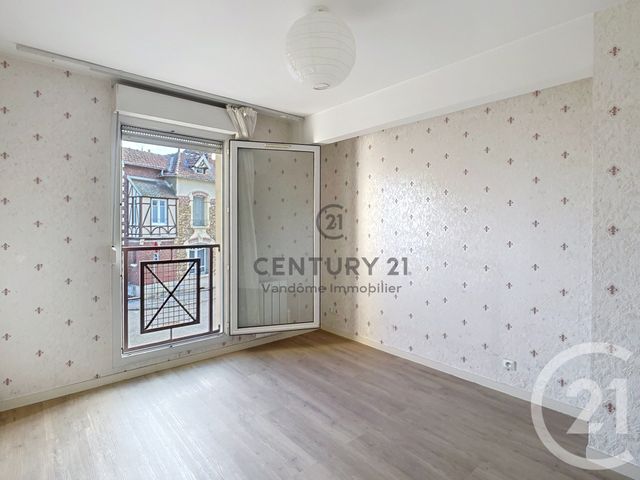 Afficher la photo en grand Appartement F3 à louer - 3 pièces - 70.0 m2 - CREPY EN VALOIS - 60 - PICARDIE - Century 21 Vandôme Immobilier