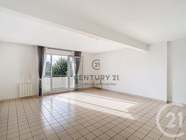 Afficher la photo en grand Appartement F3 à louer - 3 pièces - 70.0 m2 - CREPY EN VALOIS - 60 - PICARDIE - Century 21 Vandôme Immobilier