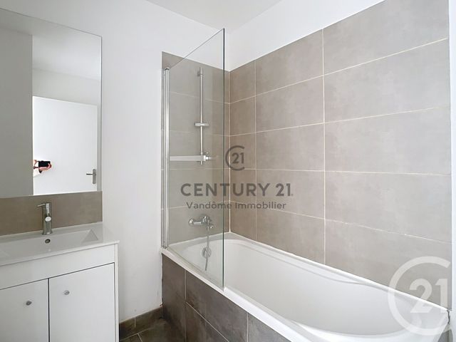 Appartement à louer - 3 pièces - 53.8 m2 - VAUMOISE - 60 - PICARDIE - Century 21 Vandôme Immobilier