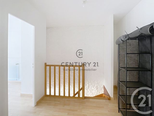 Appartement F3 à louer - 3 pièces - 64.0 m2 - CREPY EN VALOIS - 60 - PICARDIE - Century 21 Vandôme Immobilier