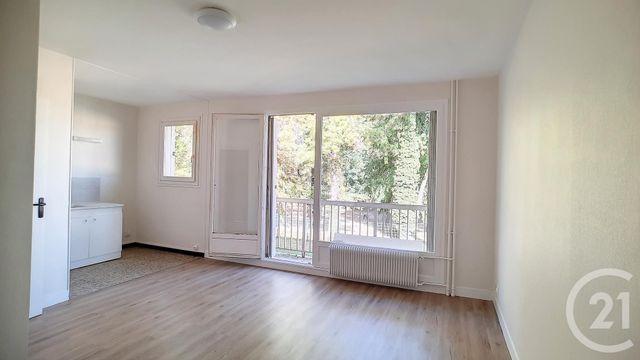 Afficher la photo en grand Appartement F1 à louer - 1 pièce - 24.0 m2 - CREPY EN VALOIS - 60 - PICARDIE - Century 21 Vandôme Immobilier