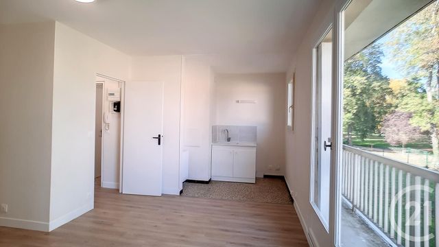 Afficher la photo en grand Appartement F1 à louer - 1 pièce - 24.0 m2 - CREPY EN VALOIS - 60 - PICARDIE - Century 21 Vandôme Immobilier