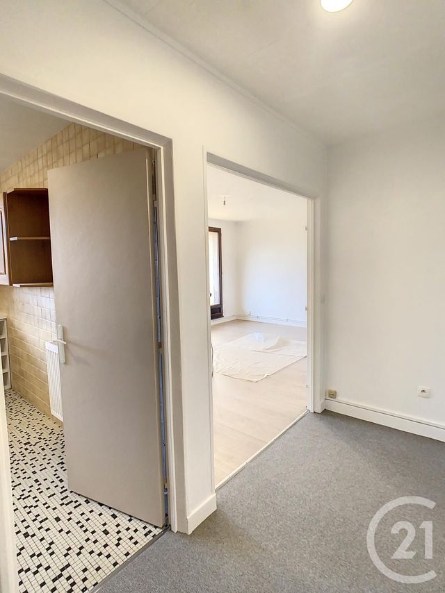 Appartement F4 à louer - 4 pièces - 78.63 m2 - CREPY EN VALOIS - 60 - PICARDIE - Century 21 Vandôme Immobilier