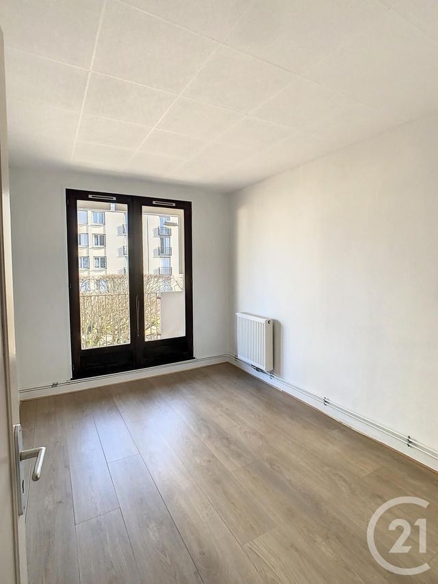 Appartement F4 à louer - 4 pièces - 78.63 m2 - CREPY EN VALOIS - 60 - PICARDIE - Century 21 Vandôme Immobilier