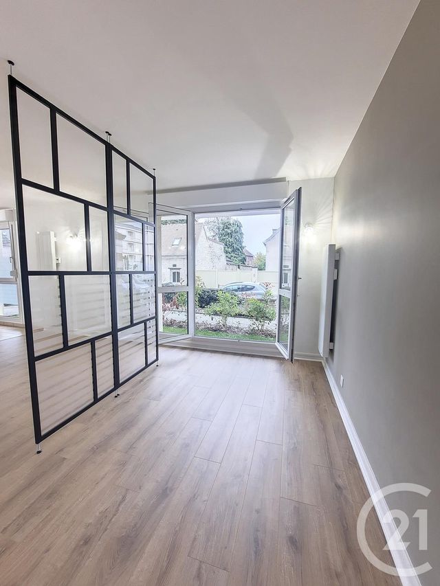 Appartement Studio à louer - 1 pièce - 31.0 m2 - CREPY EN VALOIS - 60 - PICARDIE - Century 21 Vandôme Immobilier