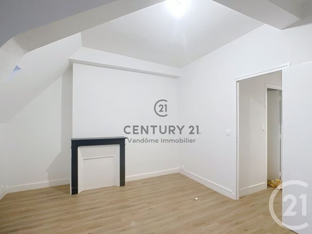 Appartement F1 à louer - 1 pièce - 27.12 m2 - CREPY EN VALOIS - 60 - PICARDIE - Century 21 Vandôme Immobilier