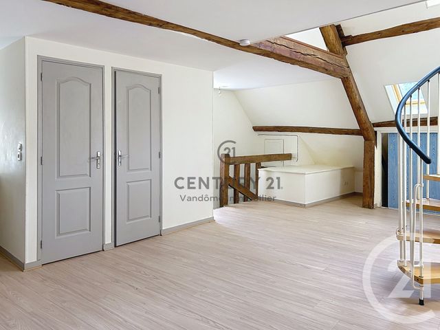 Appartement Duplex à louer - 2 pièces - 46.7 m2 - LA FERTE MILON - 02 - PICARDIE - Century 21 Vandôme Immobilier