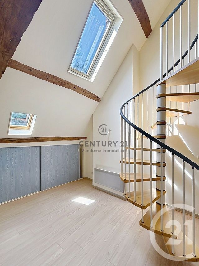 Appartement Duplex à louer - 2 pièces - 46.7 m2 - LA FERTE MILON - 02 - PICARDIE - Century 21 Vandôme Immobilier