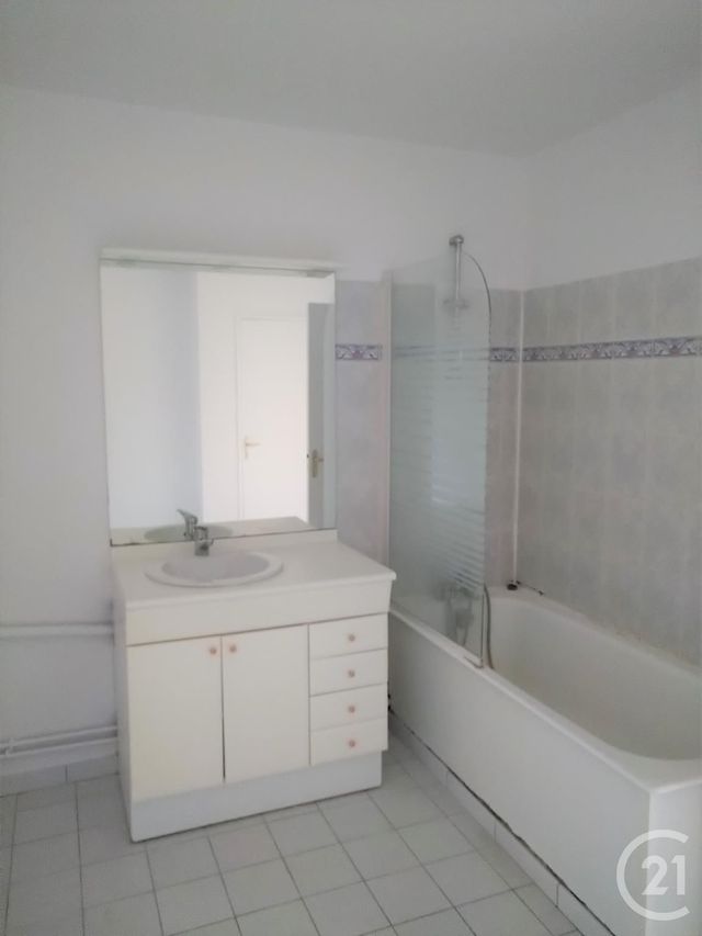 Appartement F3 à louer - 3 pièces - 66.0 m2 - CREPY EN VALOIS - 60 - PICARDIE - Century 21 Vandôme Immobilier