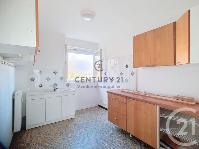 Appartement à louer - 2 pièces - 55.45 m2 - CREPY EN VALOIS - 60 - PICARDIE - Century 21 Vandôme Immobilier