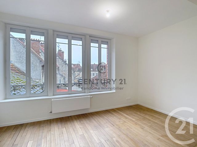 Appartement F3 à louer - 3 pièces - 70.41 m2 - CREPY EN VALOIS - 60 - PICARDIE - Century 21 Vandôme Immobilier