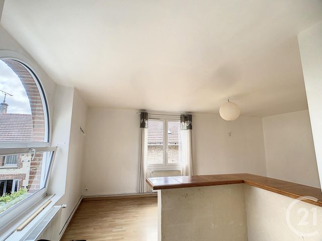 Appartement à louer - 4 pièces - 76.91 m2 - CREPY EN VALOIS - 60 - PICARDIE - Century 21 Vandôme Immobilier