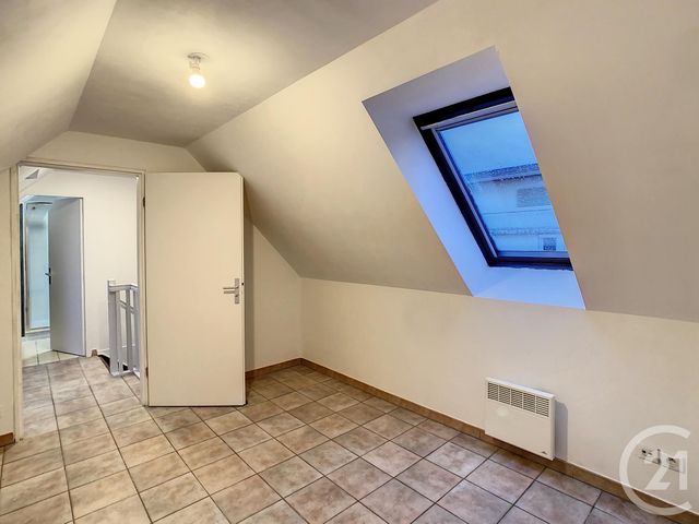 Appartement Duplex à louer - 4 pièces - 78.0 m2 - CREPY EN VALOIS - 60 - PICARDIE - Century 21 Vandôme Immobilier