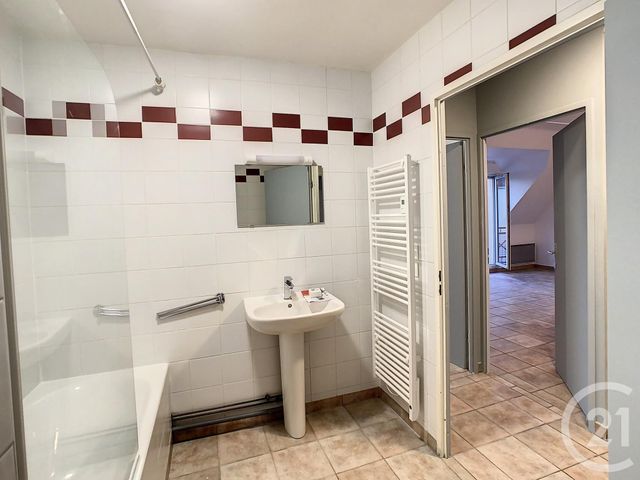 Appartement Duplex à louer - 4 pièces - 78.0 m2 - CREPY EN VALOIS - 60 - PICARDIE - Century 21 Vandôme Immobilier