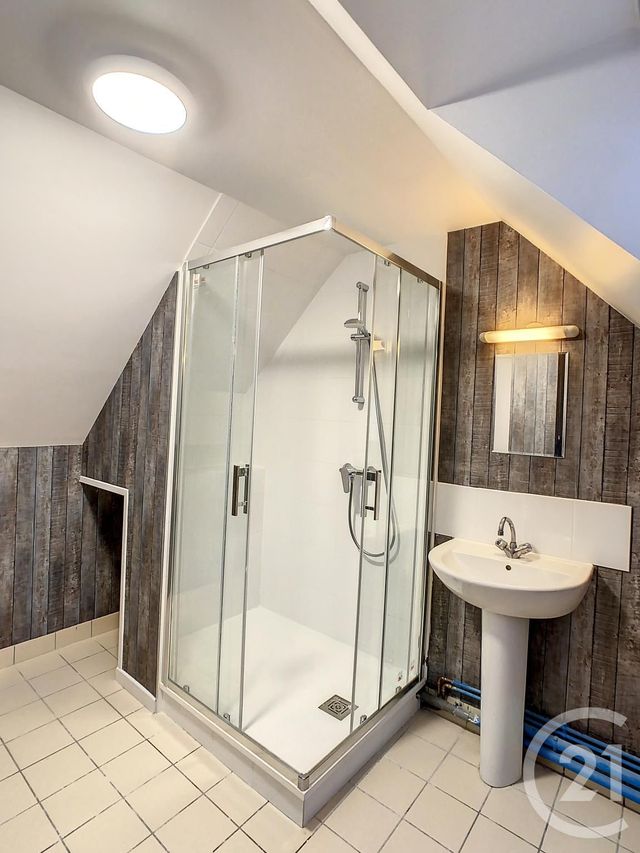 Appartement Duplex à louer - 4 pièces - 78.0 m2 - CREPY EN VALOIS - 60 - PICARDIE - Century 21 Vandôme Immobilier