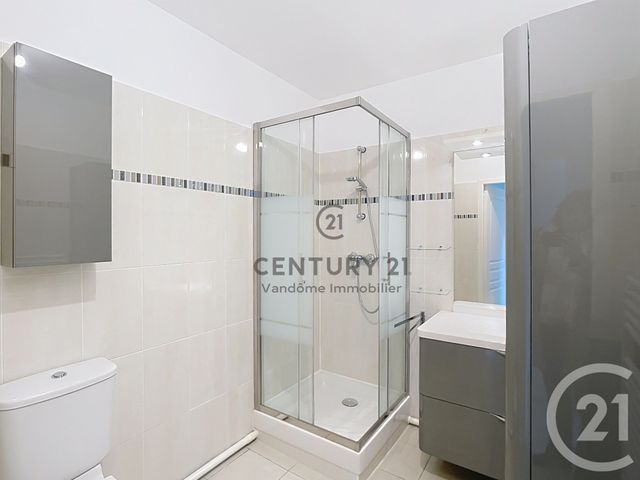 Appartement à louer - 2 pièces - 42.0 m2 - LEVIGNEN - 60 - PICARDIE - Century 21 Vandôme Immobilier