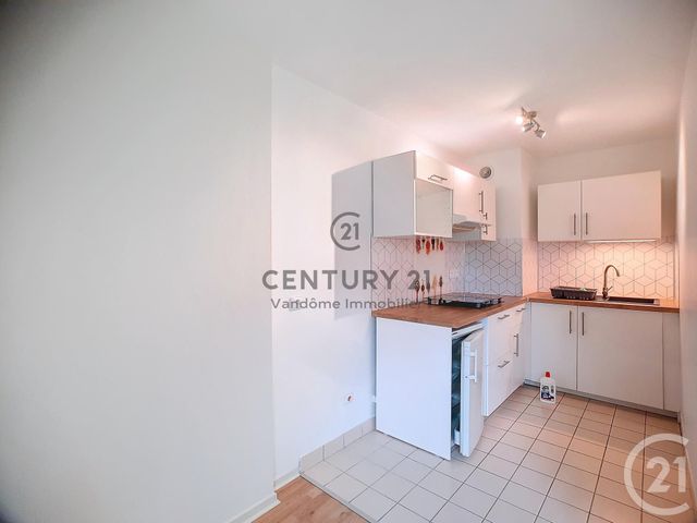 Appartement F1 à louer - 1 pièce - 38.0 m2 - CREPY EN VALOIS - 60 - PICARDIE - Century 21 Vandôme Immobilier