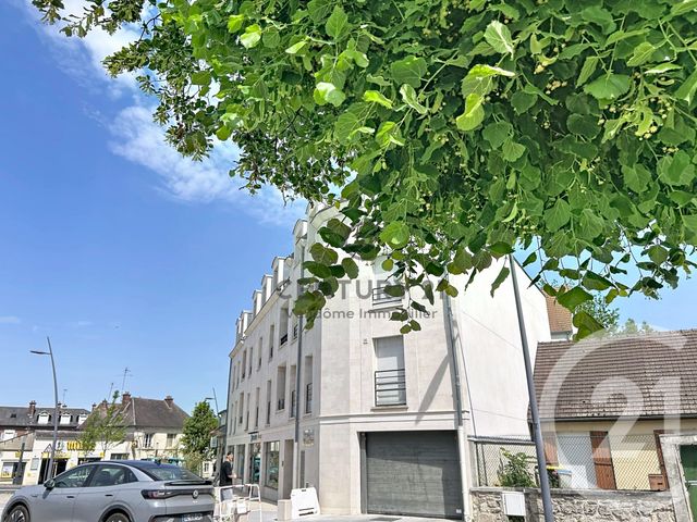 Appartement F3 à louer - 3 pièces - 62.6 m2 - CREPY EN VALOIS - 60 - PICARDIE - Century 21 Vandôme Immobilier